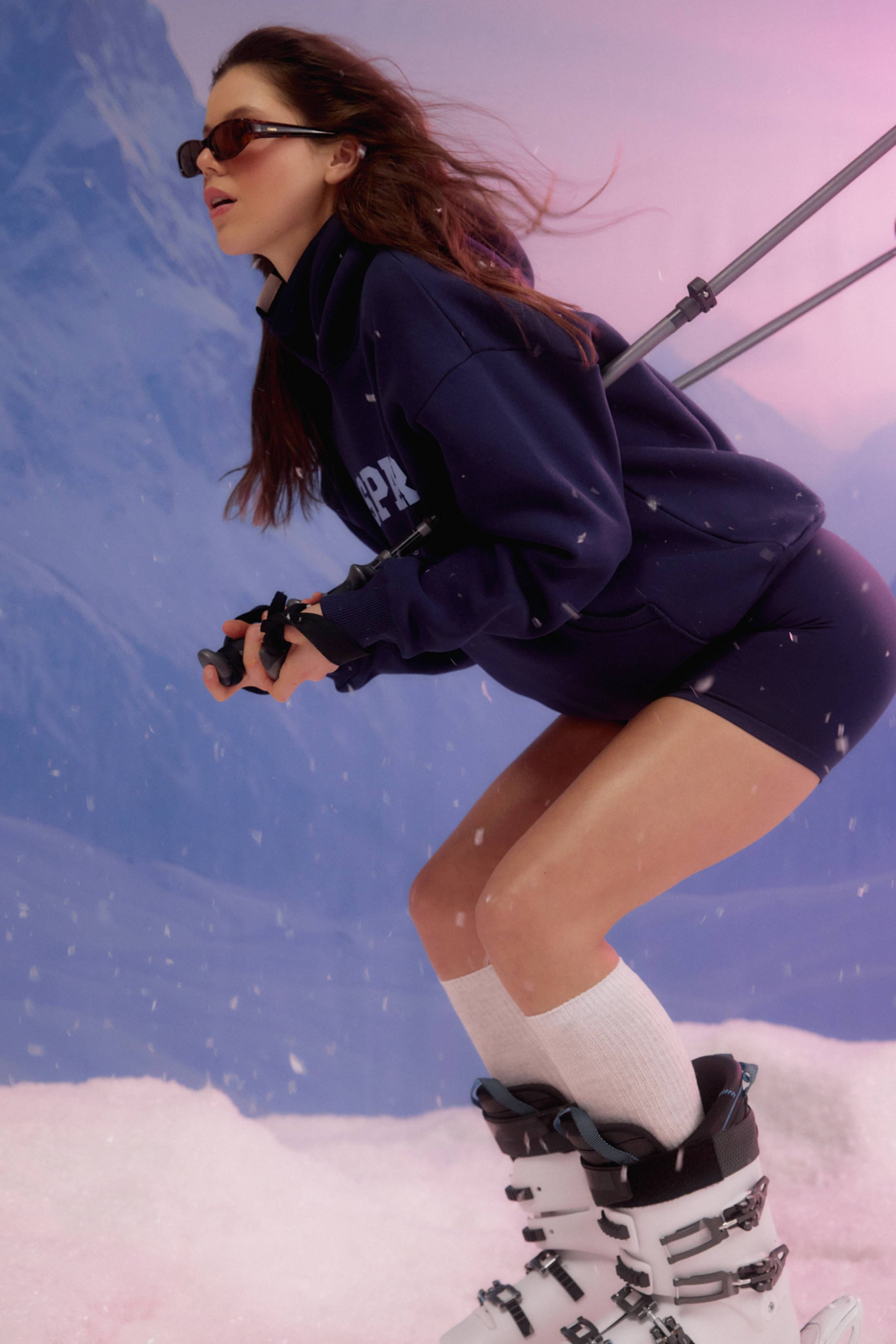 W. Cortina Hoodie - Navy